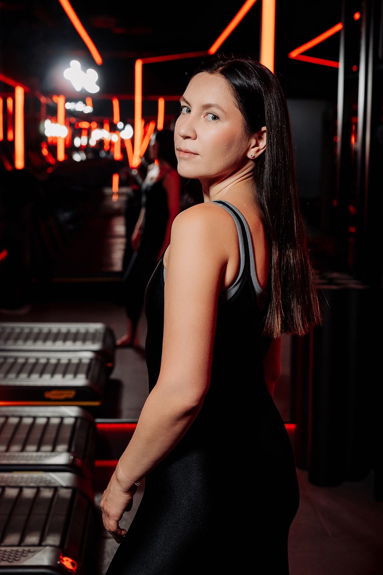 Ксения С: В какую бы позу вас не поставила жизнь- стойте красиво!