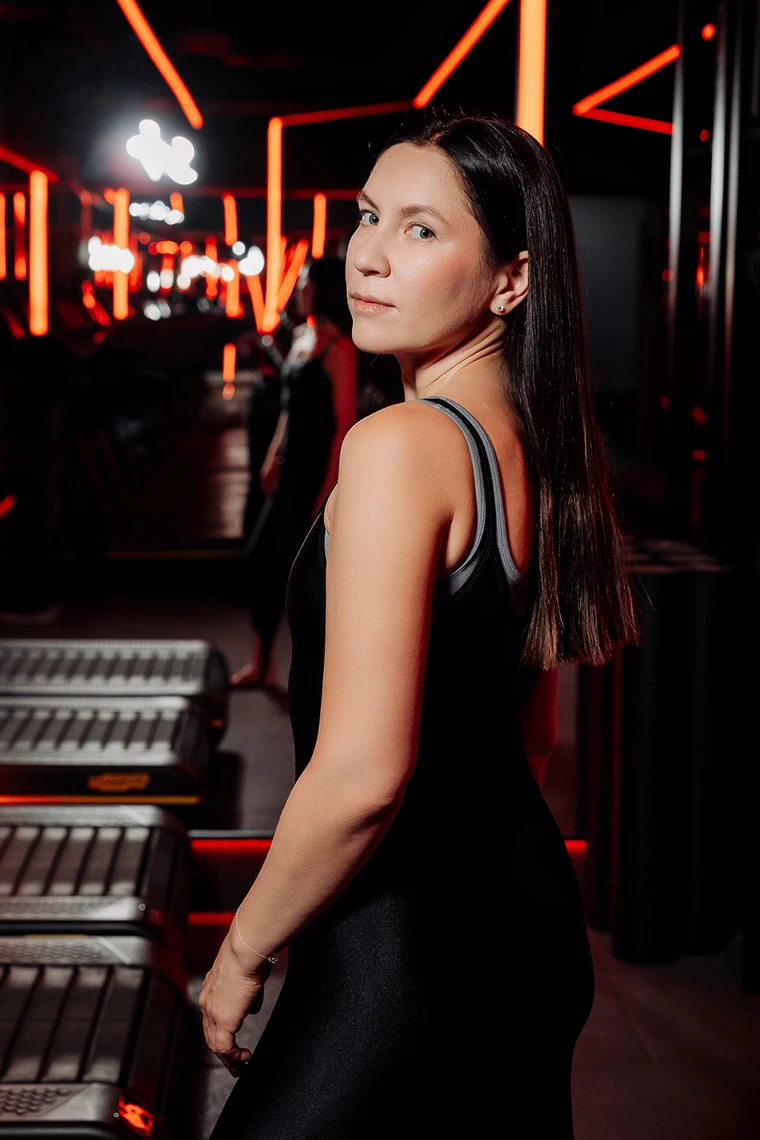 Ксения С: В какую бы позу вас не поставила жизнь- стойте красиво!